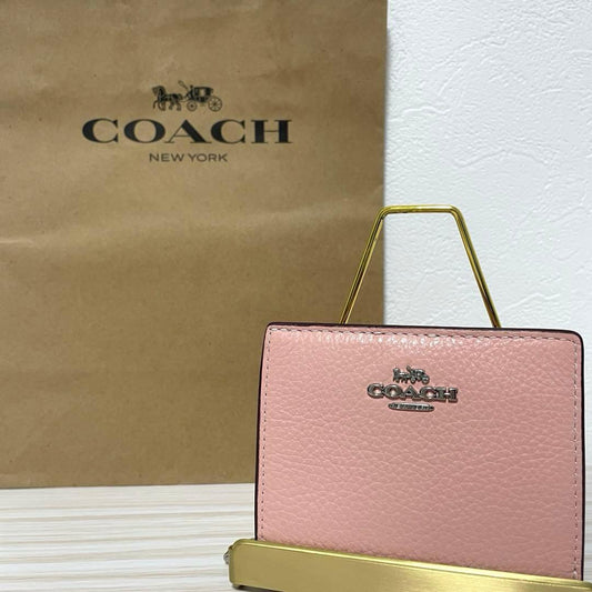 訳あり新品 COACH 二つ折り財布 ロゴチャーム付きファスナー