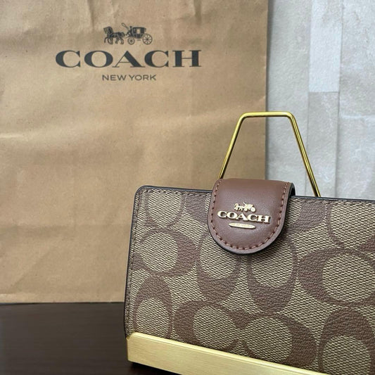 訳あり新品 COACH 二つ折り財布 シグネチャー総柄 ブラウン