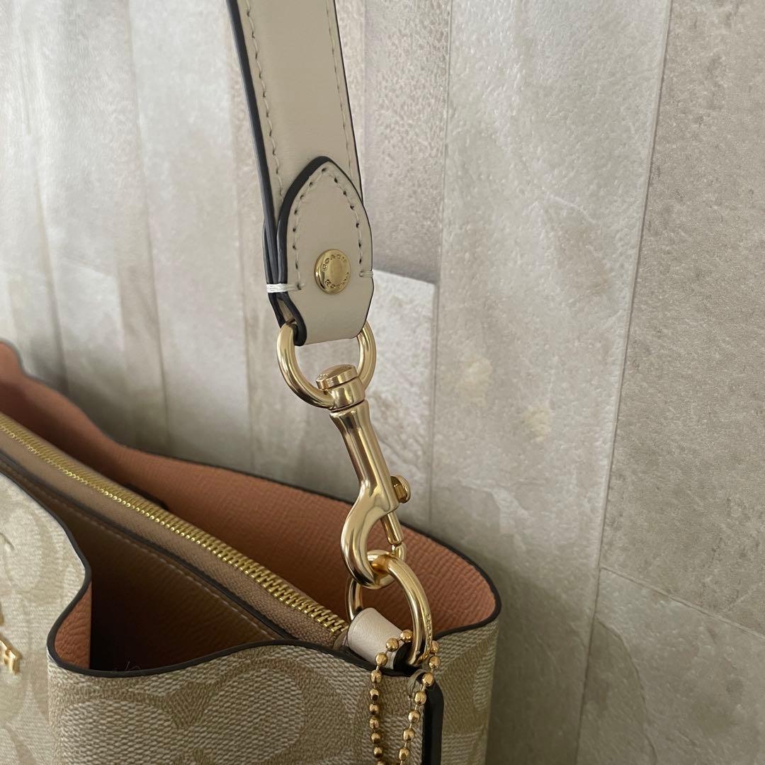 訳あり新品タグ付 COACH モリー バケットバッグ シグネチャー柄