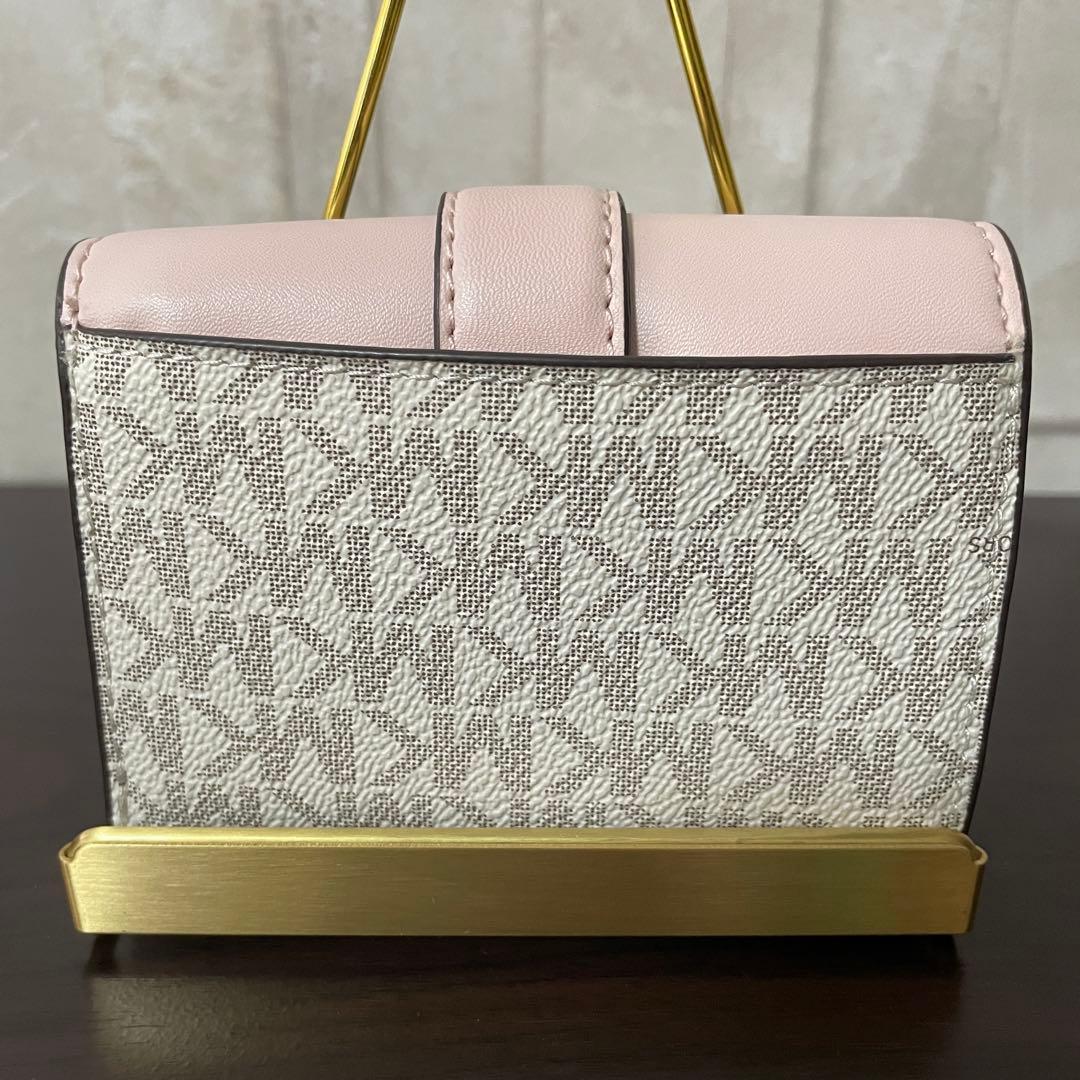 訳あり新品 MICHAEL KORS 三つ折り財布 シグネチャー柄