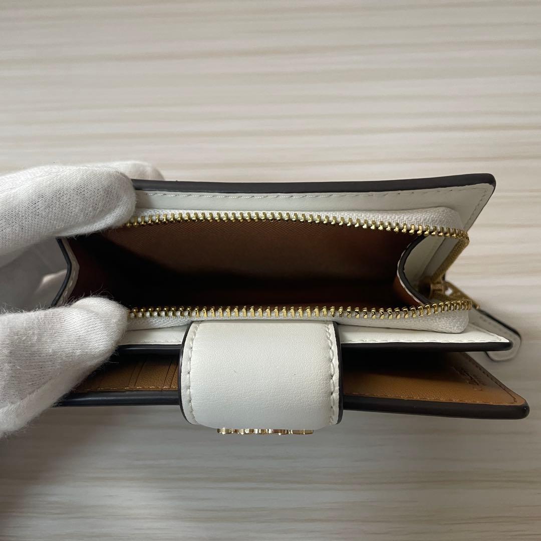 訳あり新品 COACH 二つ折り財布 シグネチャー柄 ホワイト