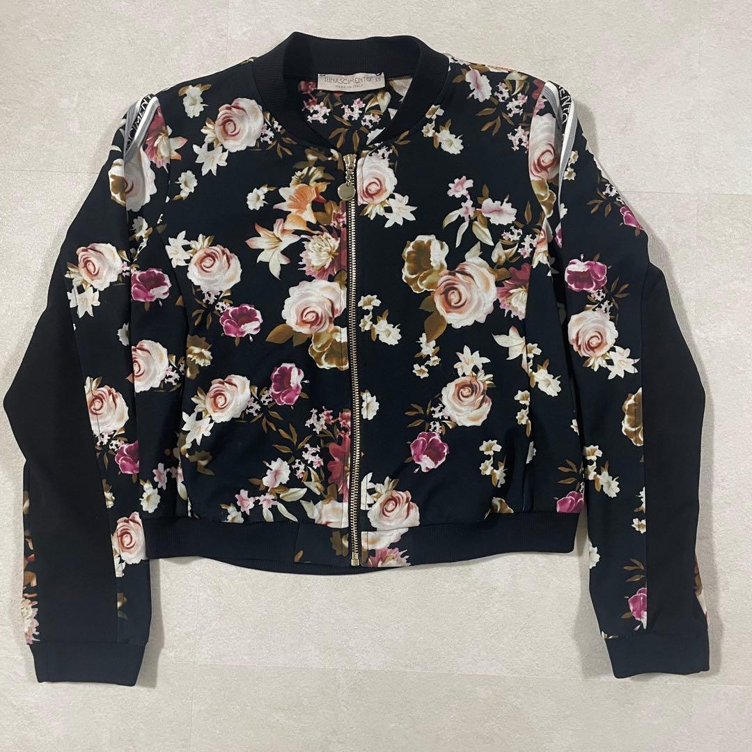 【美品】RINASCIMENTO ブルゾン 袖ロゴ 花柄 ブラック イタリア製