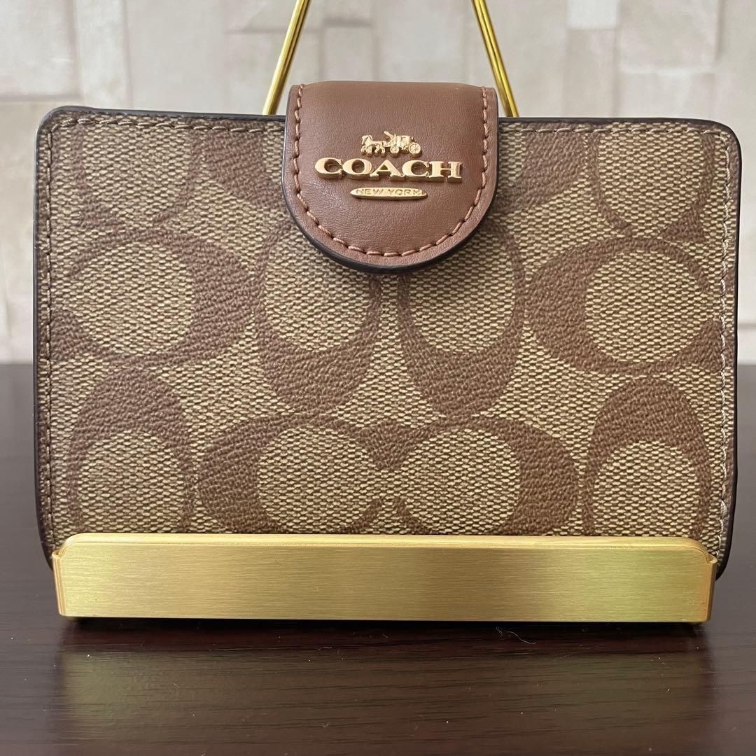 訳あり新品 COACH 二つ折り財布 シグネチャー総柄 ブラウン