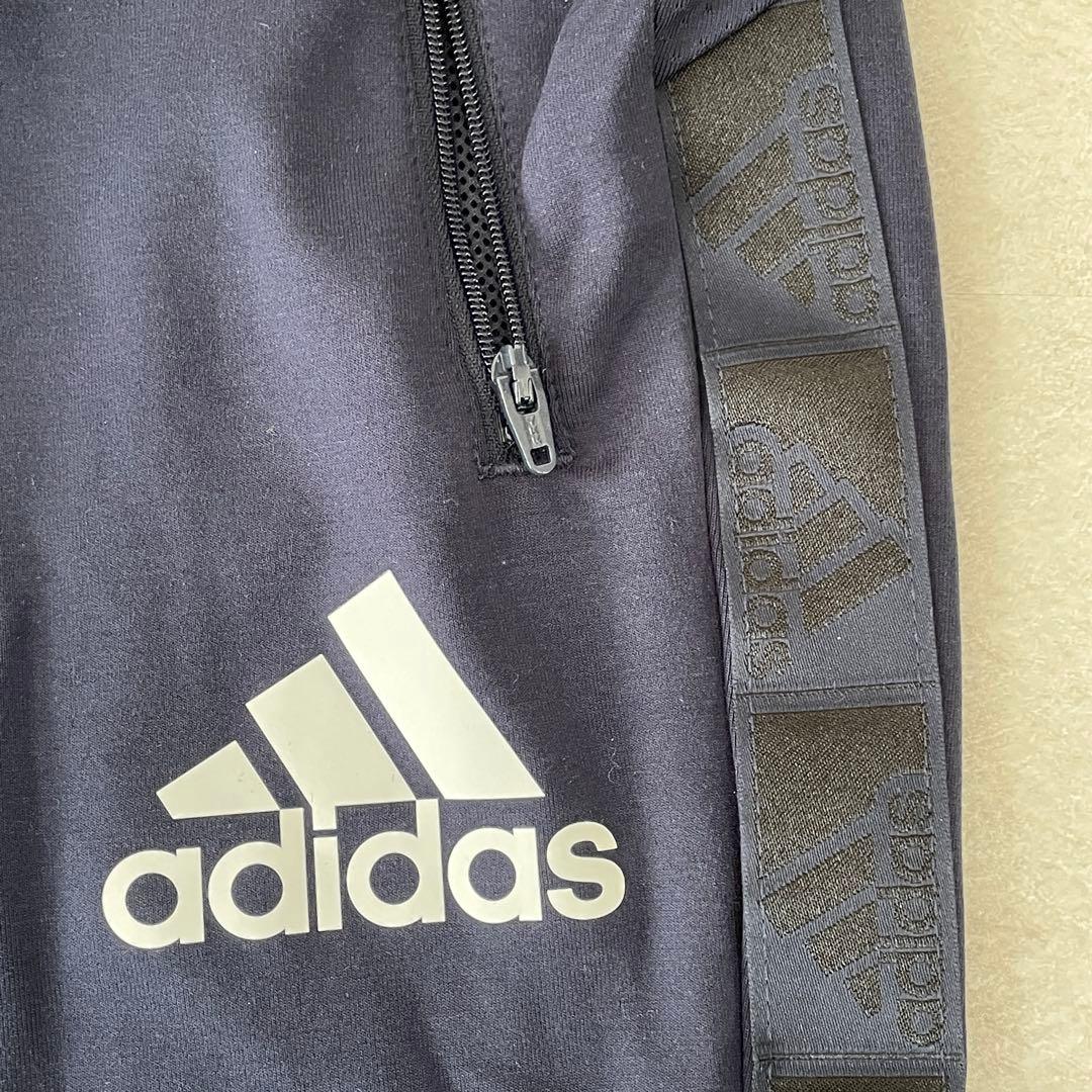 【新品未使用タグ付】 adidas トラックパンツ デカロゴ刺繍 ネイビー系