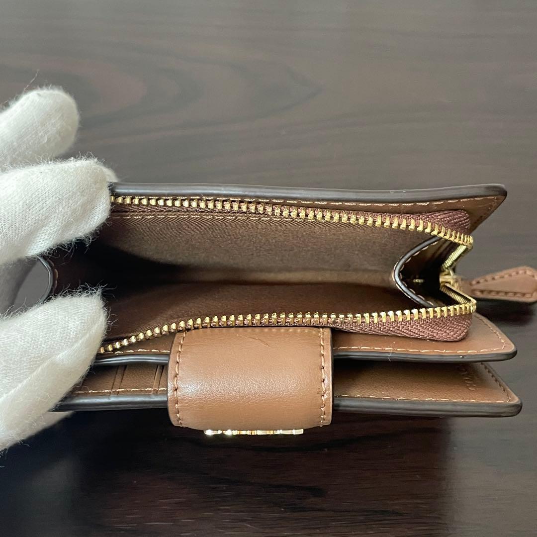 訳あり新品 COACH 二つ折り財布 シグネチャー総柄 ブラウン