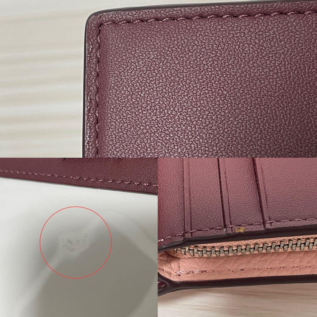 訳あり新品 COACH 二つ折り財布 ロゴチャーム付きファスナー