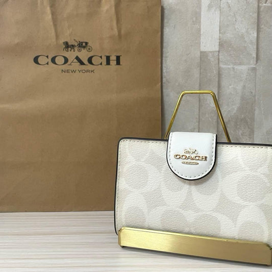 訳あり新品 COACH 二つ折り財布 シグネチャー柄 ホワイト