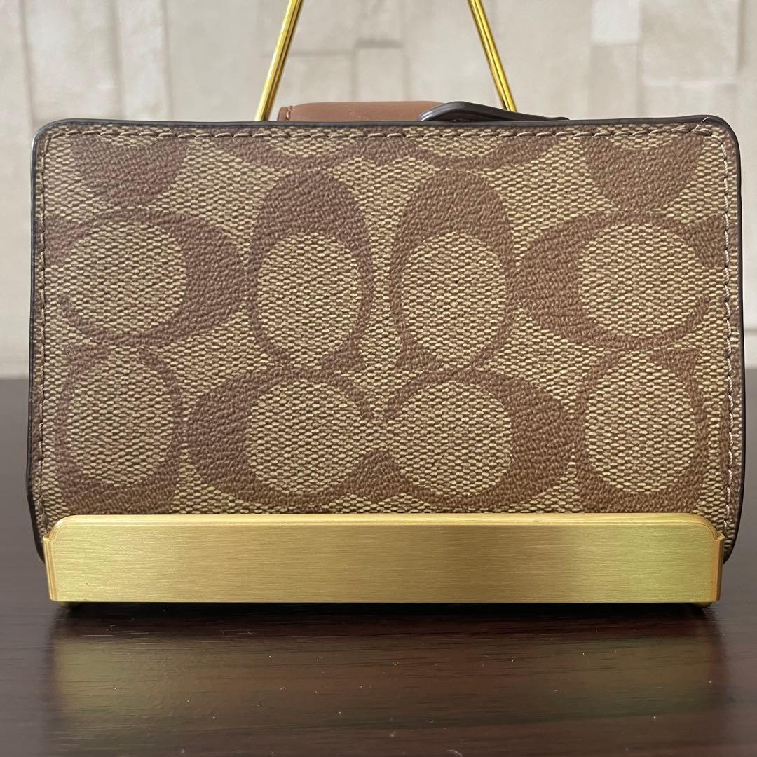 訳あり新品 COACH 二つ折り財布 シグネチャー総柄 ブラウン