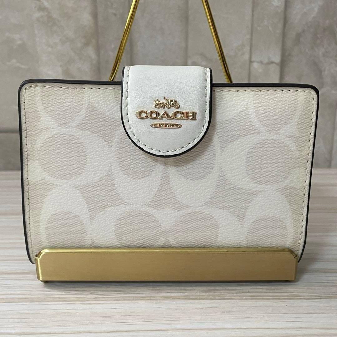 訳あり新品 COACH 二つ折り財布 シグネチャー柄 ホワイト